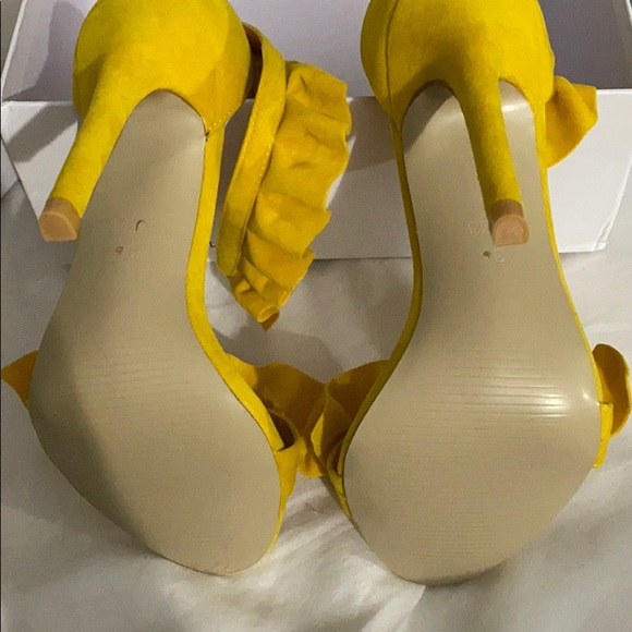 High heels - Picture 2 of 2